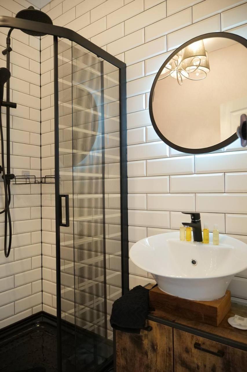 Don Papa Apartments In City Center Киев Экстерьер фото